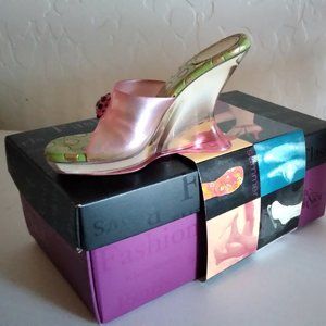 Just the Right Shoe "Lady Bug" miniature shoe